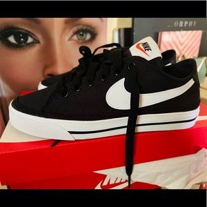 Women’s Nike Court Legacy